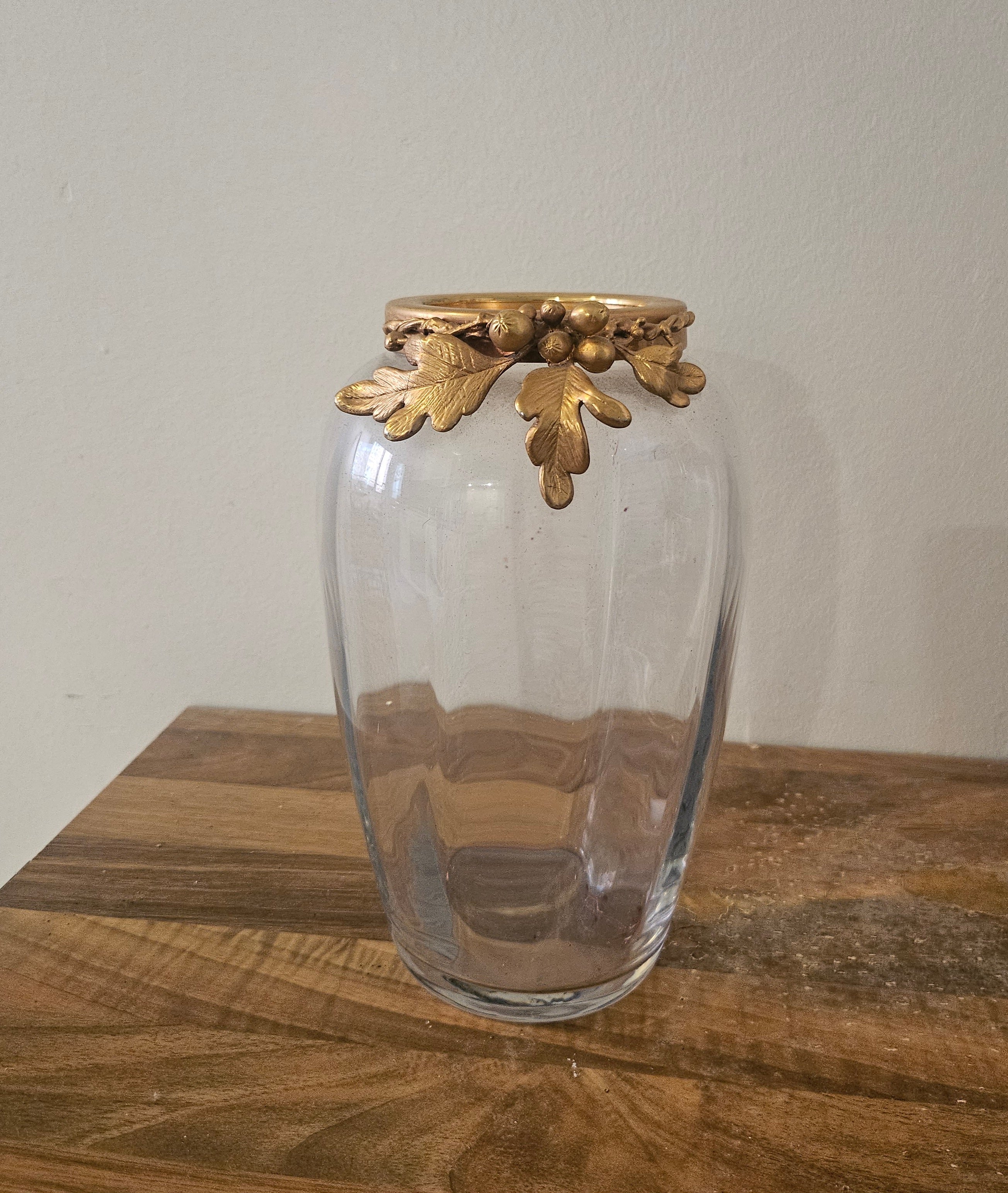 Vase vintage en verre épais avec monture dorée décor feuilles de chêne et glands