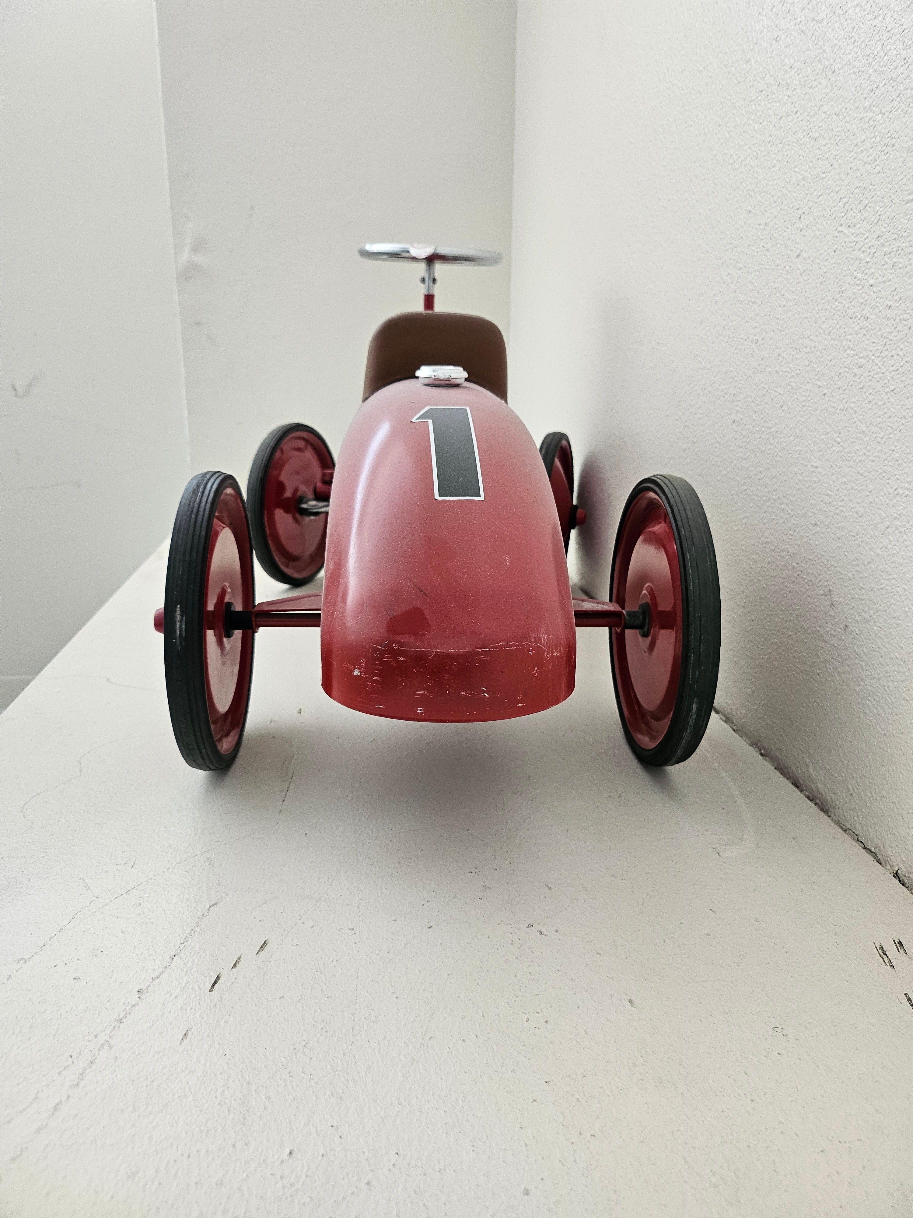 Voiture à pédales style vintage rouge
