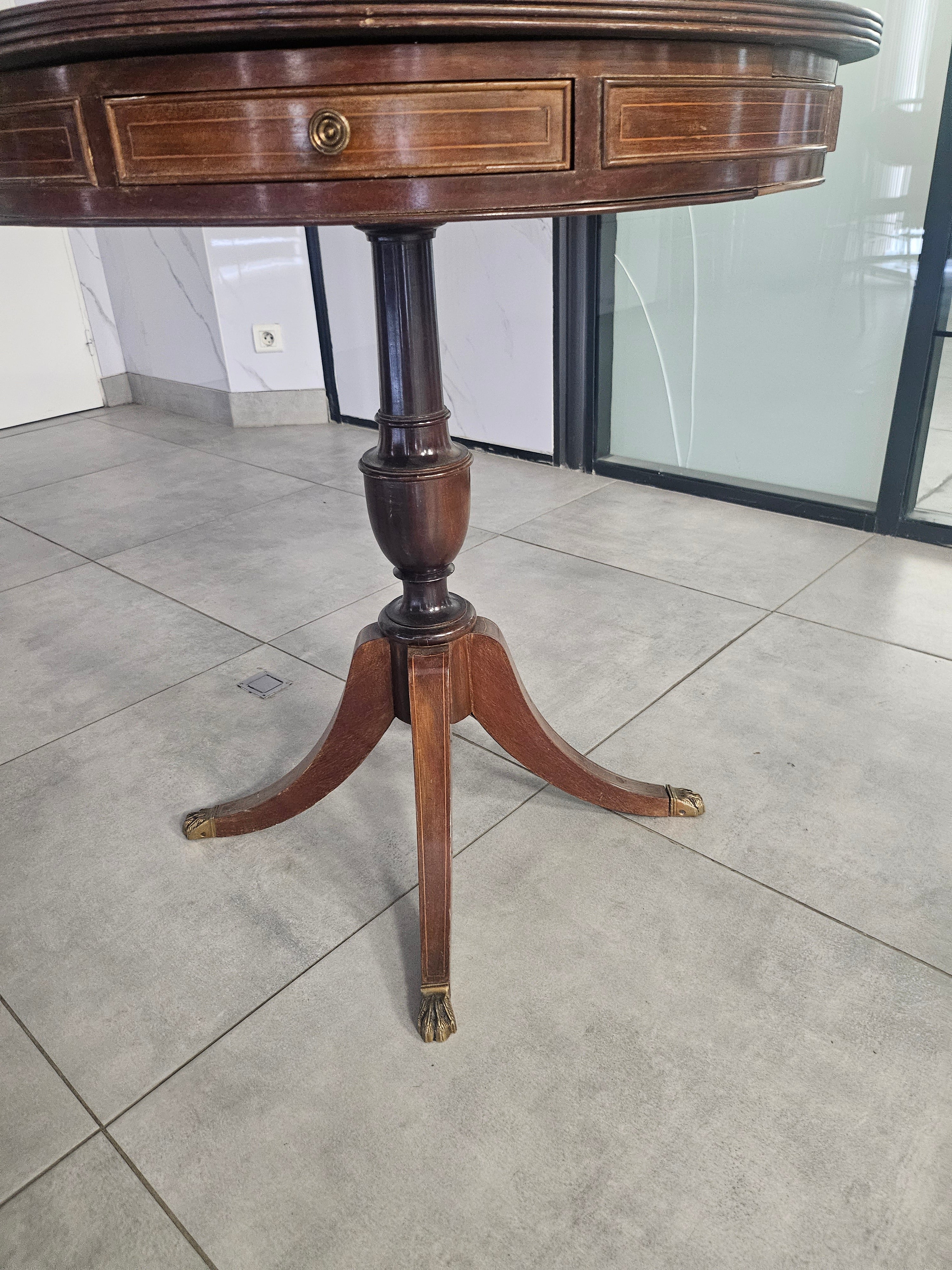 Guéridon anglais en acajou à quatre tiroirs