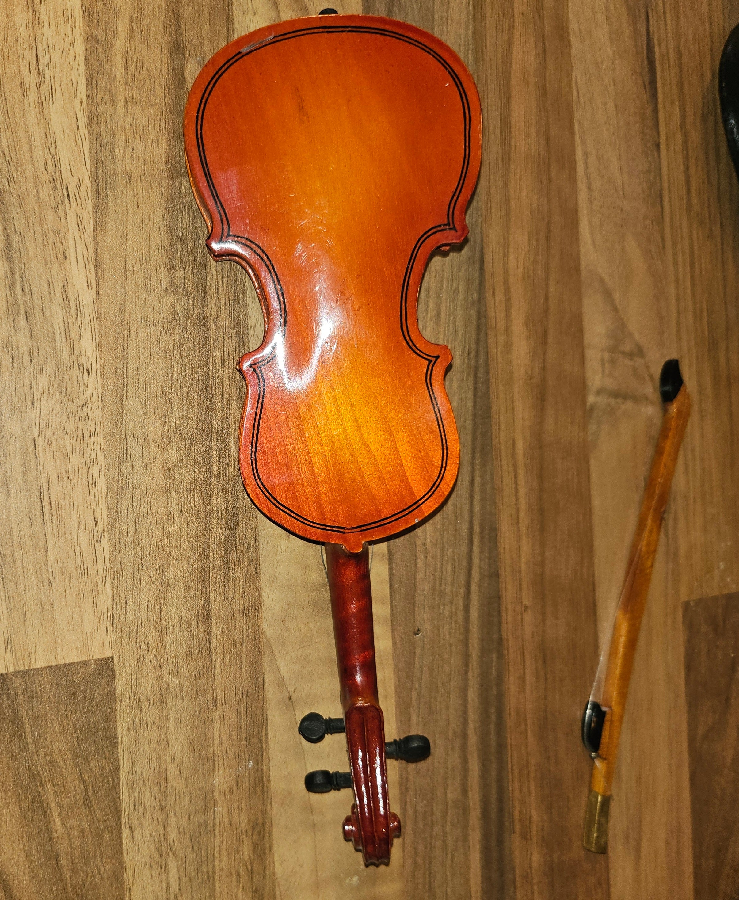 Violon miniature décoratif avec étui rigide – Objet de collection